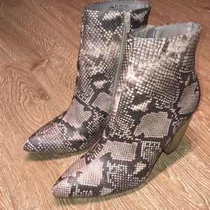 Snake print boots! BEAUTIFUL CONDITION
